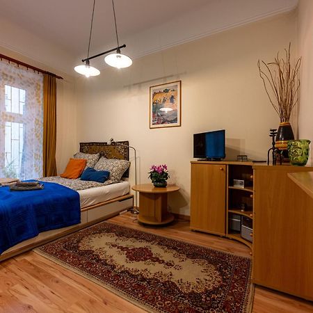 A Quiet Studio In The Heart Of The City 布达佩斯 外观 照片