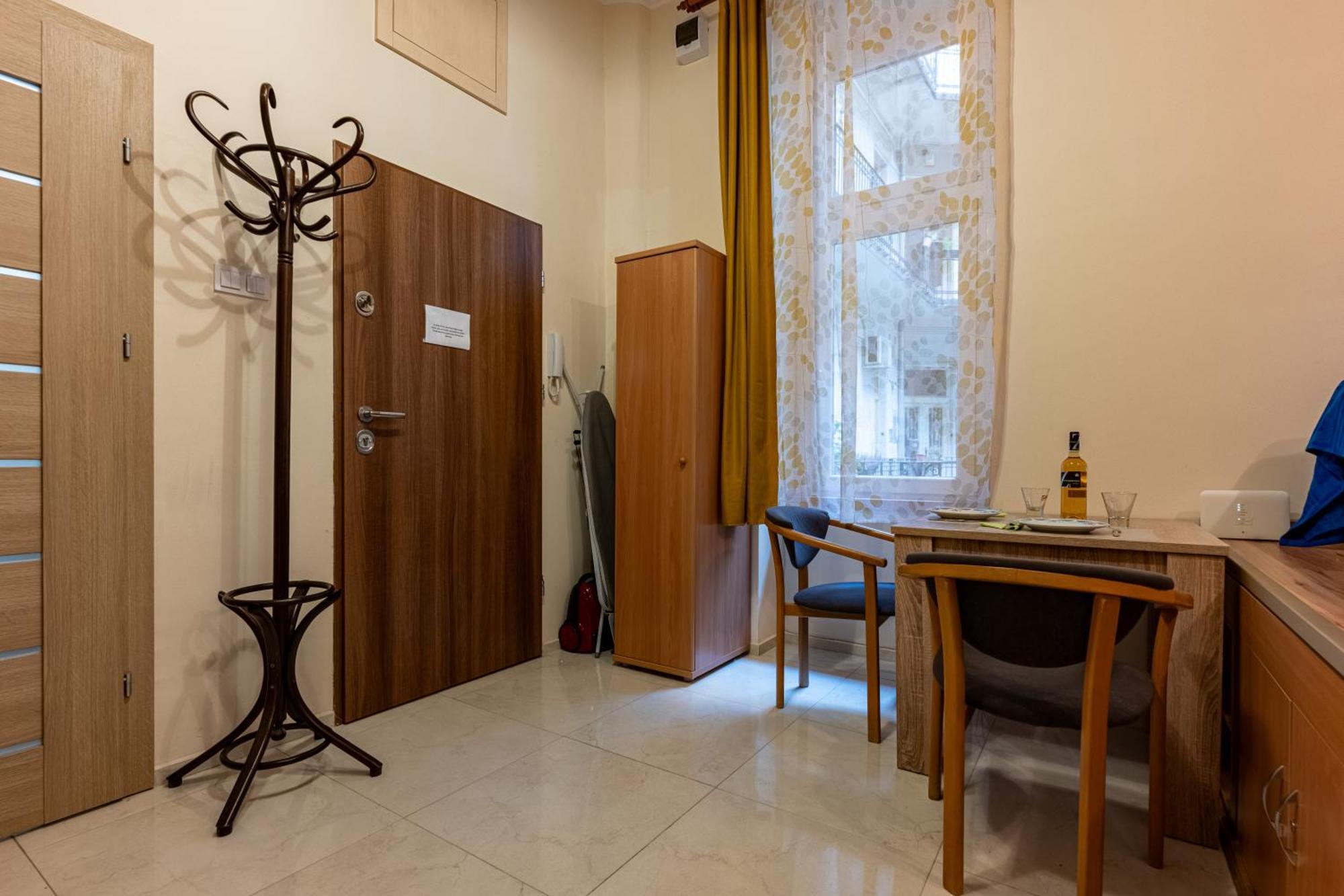 A Quiet Studio In The Heart Of The City 布达佩斯 外观 照片