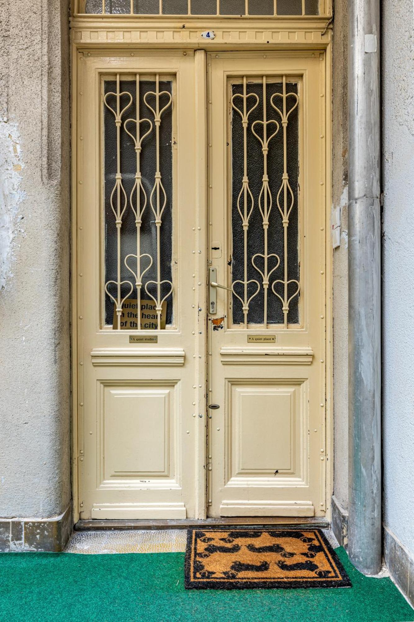 A Quiet Studio In The Heart Of The City 布达佩斯 外观 照片