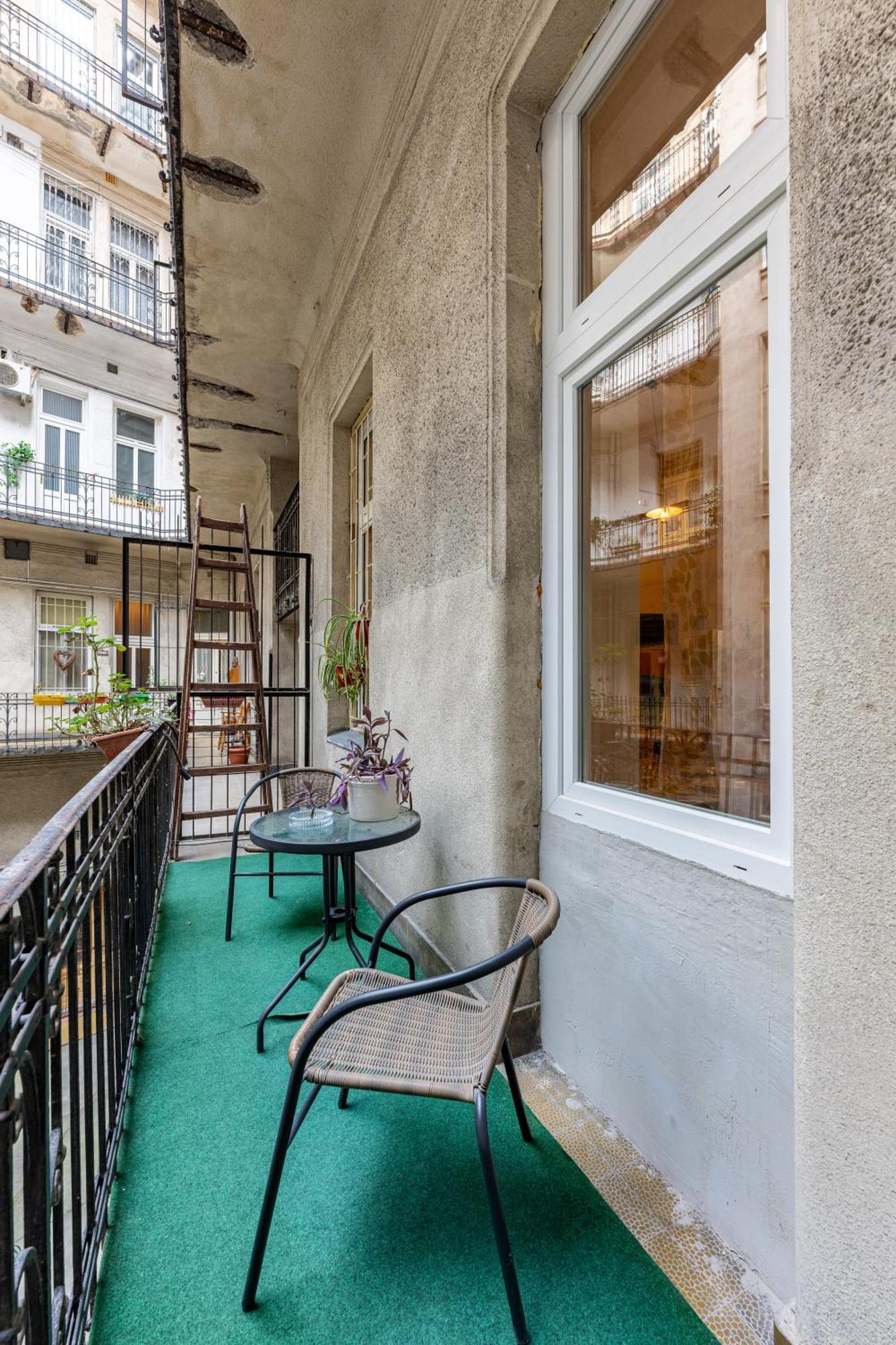 A Quiet Studio In The Heart Of The City 布达佩斯 外观 照片